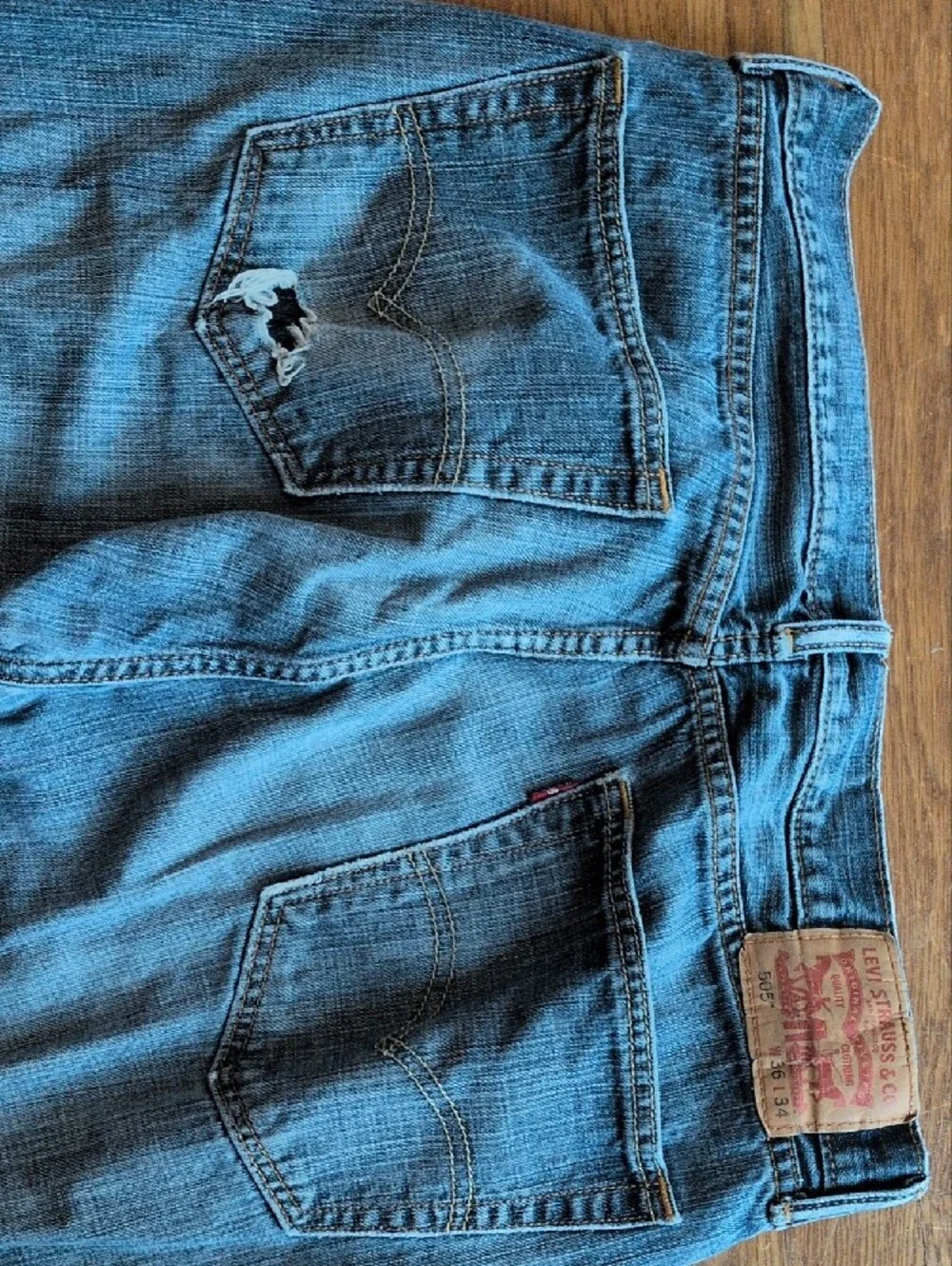 Levi's 505 Men's Straight Jeans in Blue with Knee Rip